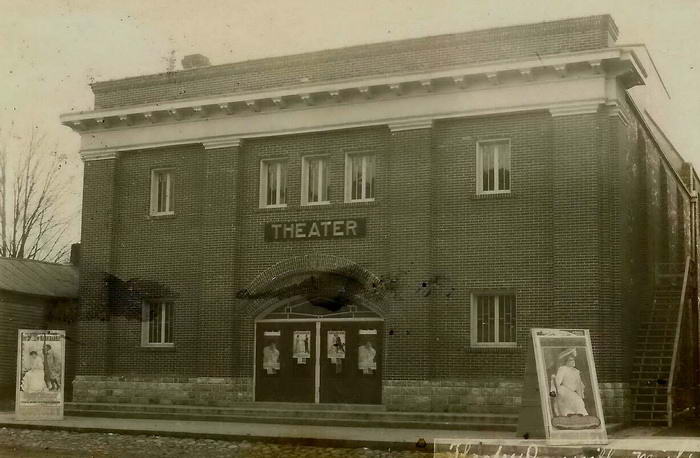 Sauk Theatre - 1907 From Paul (newer photo)